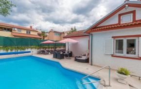 Villa Vallis Aurea for max 10 Persons with pool Kukci Poreč
